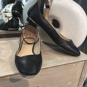 Vince Camuto Black Flats Versatile Minimalist Design